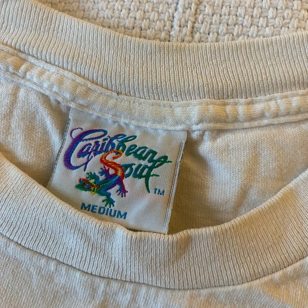 Jimmy Buffett “Cheeseburger in Paradise” T-shirt - Picture 2 of 4